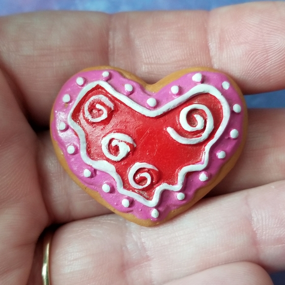 relisted -Sugar cookie heart brooch plastic pin - Picture 4 of 5